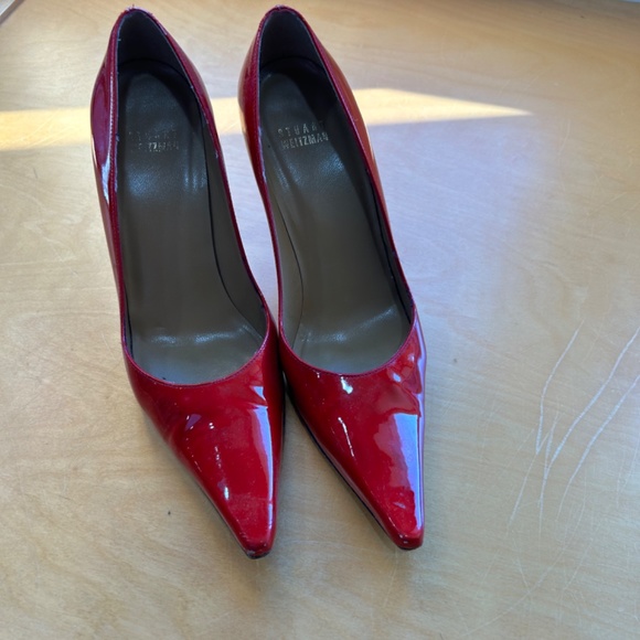 Stuart Weizman shoes and a doozy & Burke Matching bright red clutch - Picture 3 of 13